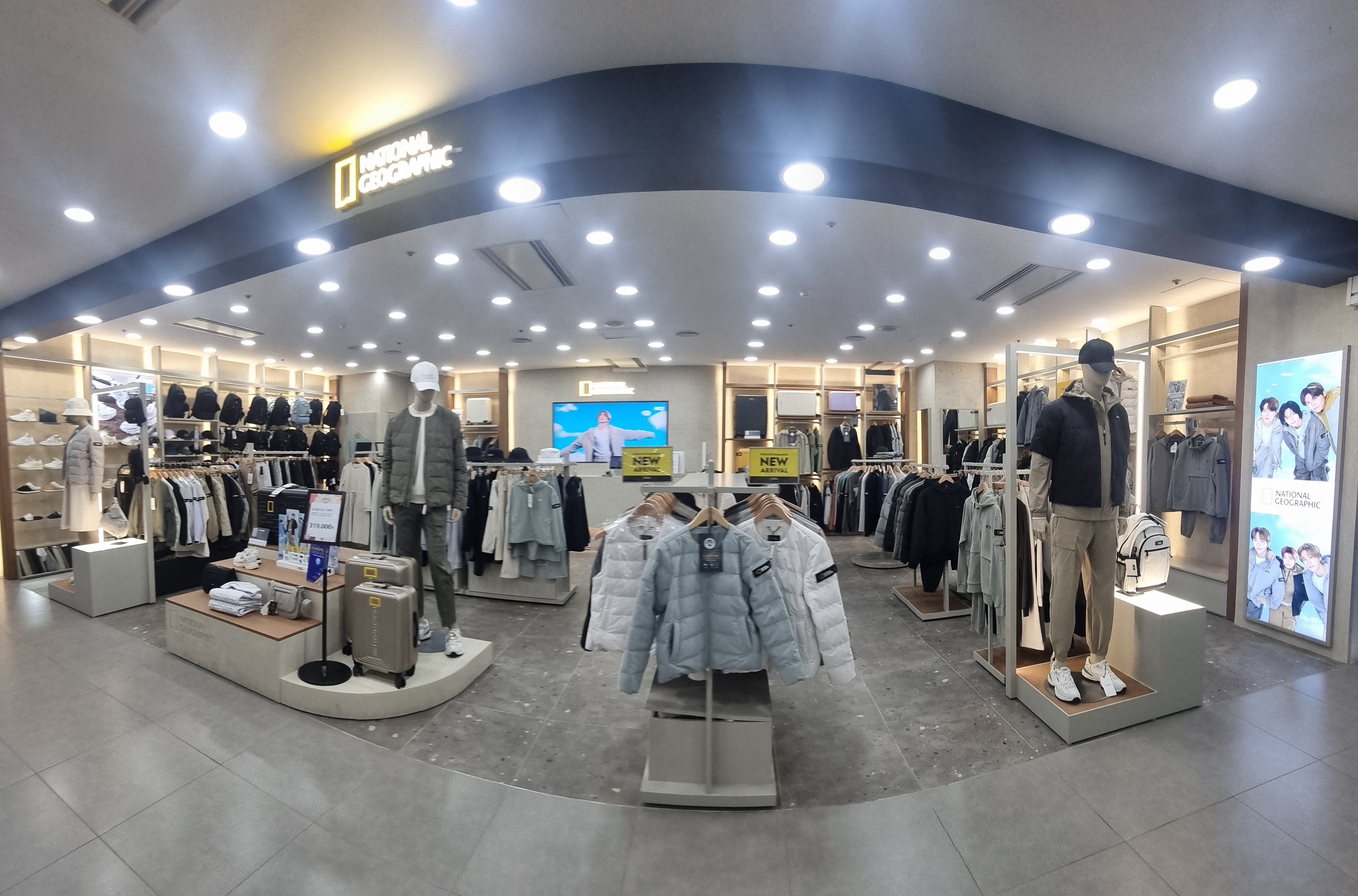 LF스퀘어 공식 온라인몰 [내셔널지오그래픽] N214UDW080 - 082  슬로스 페이크퍼 리버시블 숏다운 - D/BROWN